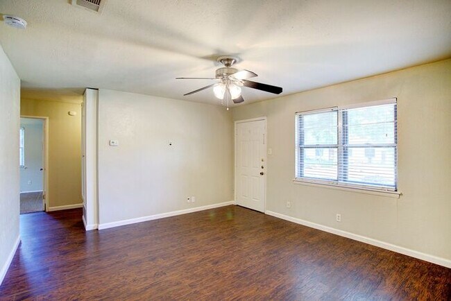 Building Photo - 3 Bedroom Arlington Park Home for Lease