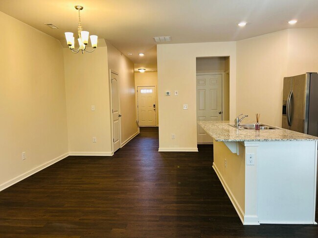 Building Photo - Wow 3 bedroom 2.5 bathroom townhome minute...