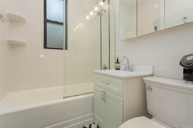 Building Photo - 167-10 Crocheron Ave