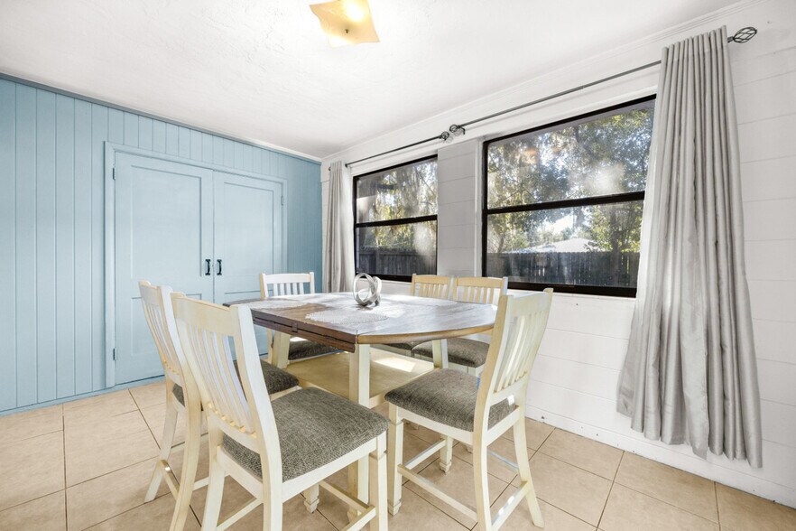 Building Photo - 735 SE 4th Ave