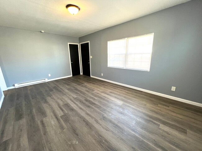 Building Photo - NEWLY RENOVATED AND MOVE-IN READY - EMPORI...