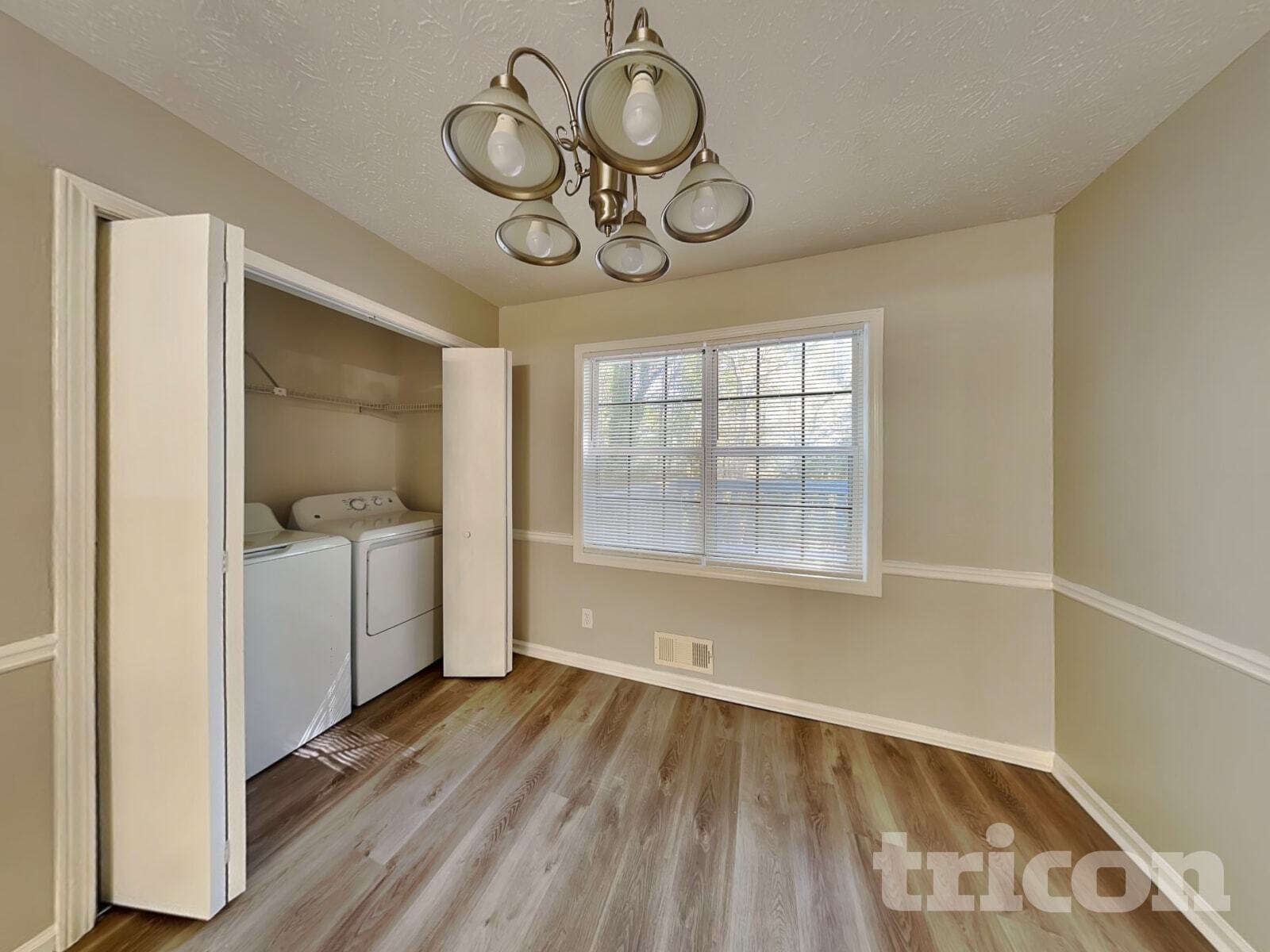 Building Photo - 3376 Poplar Dr