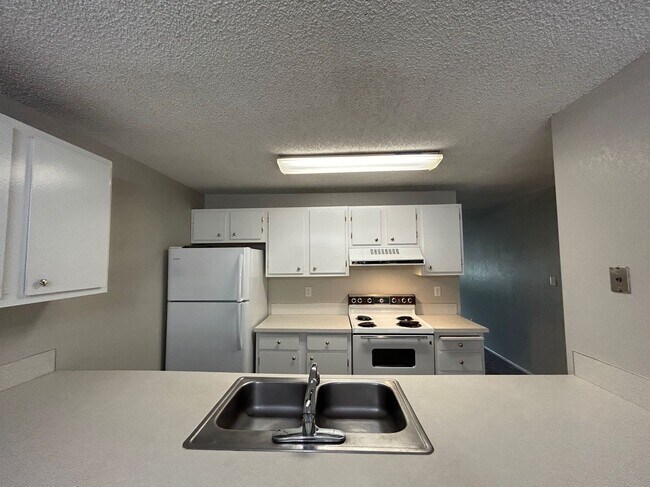 Building Photo - 2119 Marigold St
