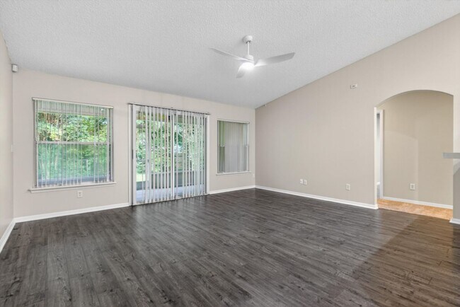 Building Photo - Middleburg Home with Office Space