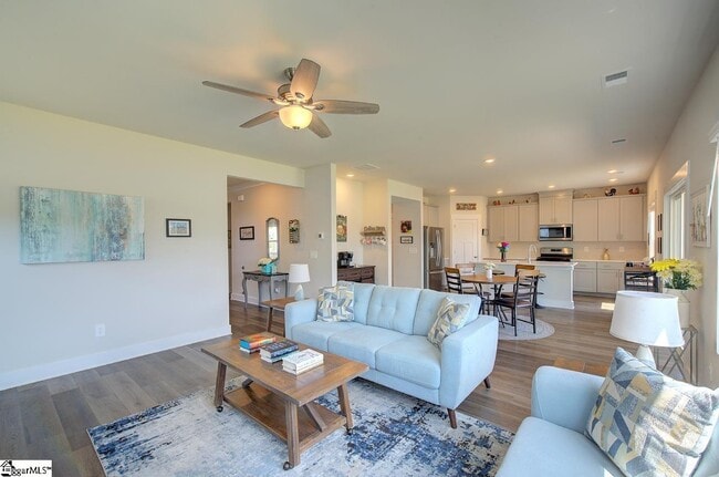 Building Photo - 542 Silverado Ave