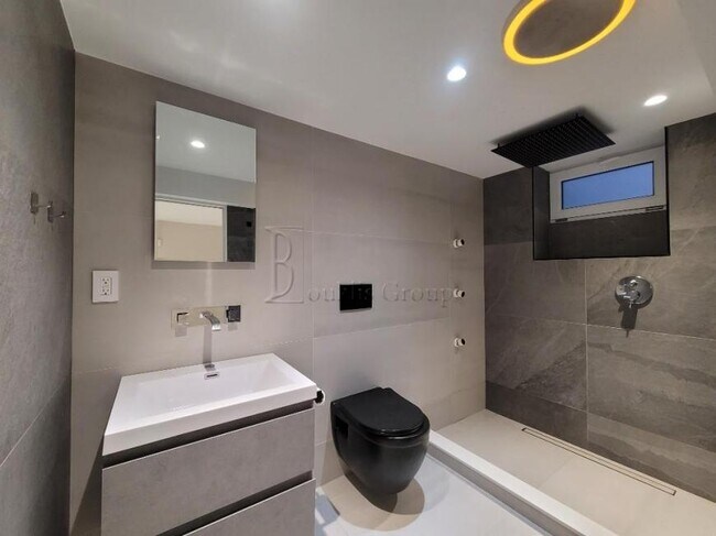 Primary Photo - 3 bedroom in ASTORIA NY 11103