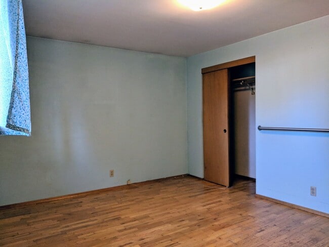 Building Photo - Spacious 3 Bed 2.5 Bath in Seatac