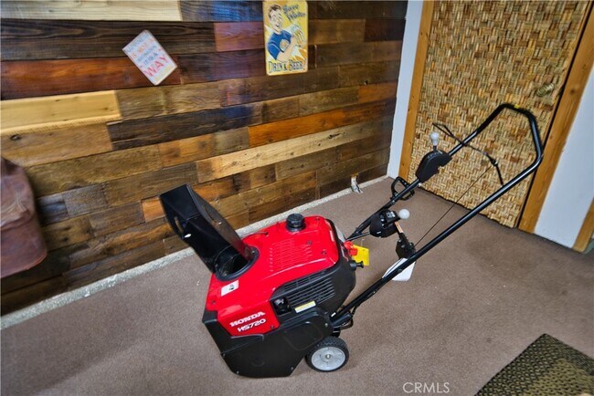 Building Photo - 31644 Christmas Tree Ln