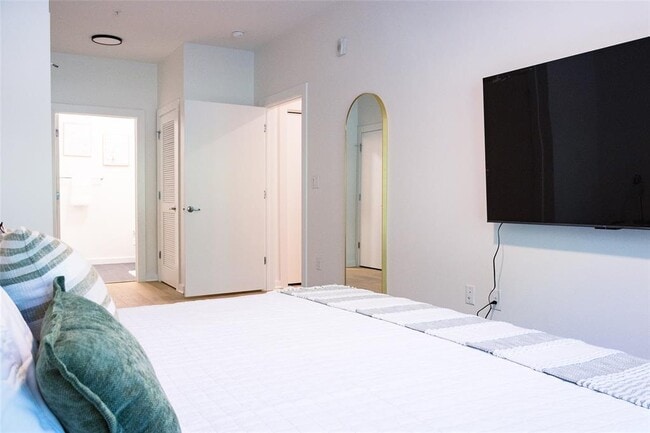 Building Photo - 2505 Thornton Rd