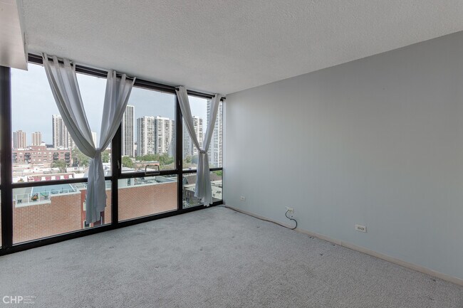 Building Photo - 1309 N Wells St