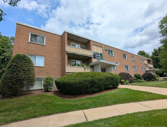 Building Photo - 76 Lionel Ave