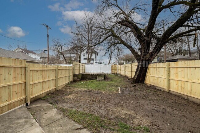 Building Photo - 3850 N Capitol Ave