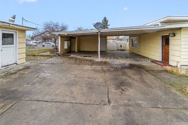 Building Photo - 2324 E South Crescent Ave