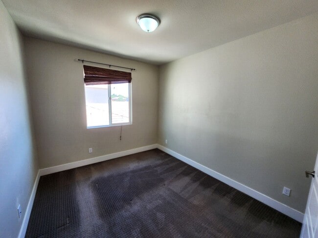 Building Photo - 4549 Maple Crest St