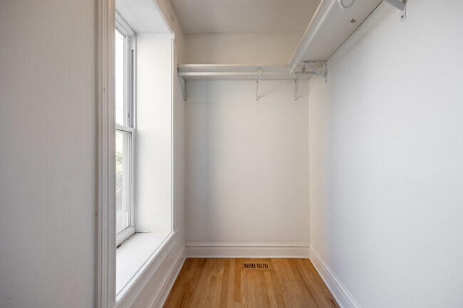 Building Photo - 1820 S Throop St
