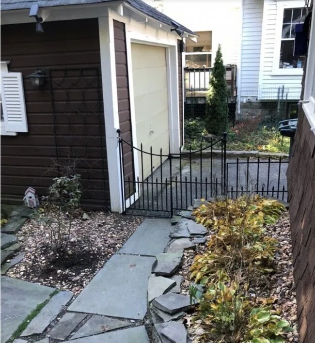 Building Photo - 4 Irving Pl