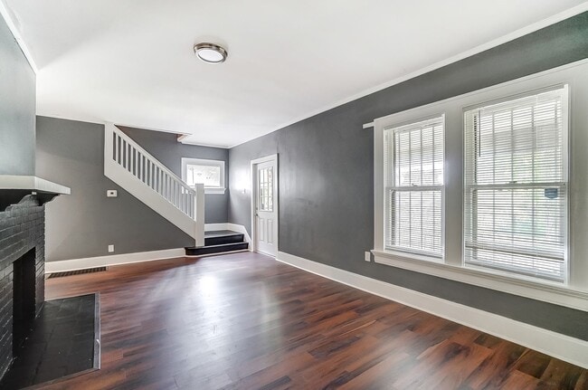Building Photo - Spacious Three Bedroom in Dayton!