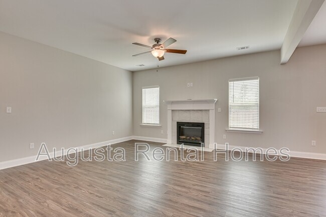 Building Photo - 1110 George W Crawford Dr
