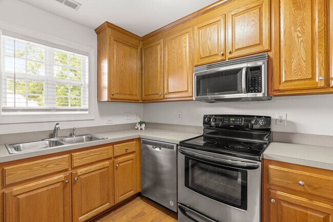 Building Photo - 2221 Mountain Mist Ct