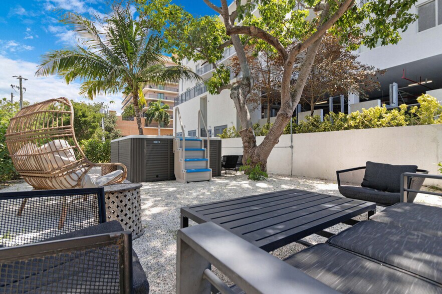 Building Photo - 1710 SW 27th Ave