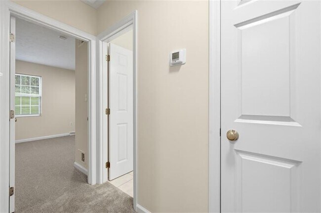 Building Photo - 223 Cottonwood Ln