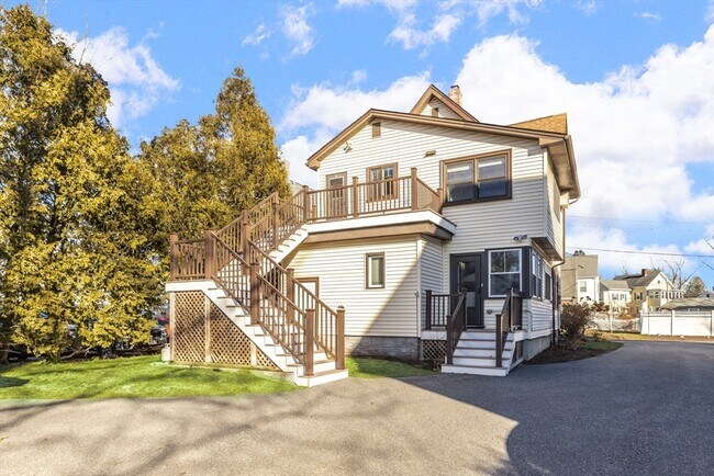 Building Photo - 33 Pearl St