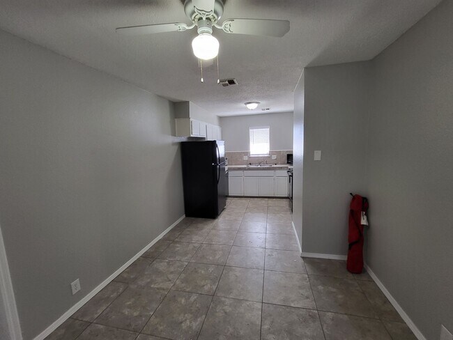 Building Photo - 2 bedroom 1 bathroom house with 1 car garage and central heat and air