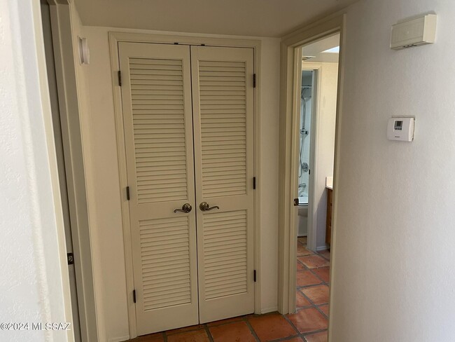 Building Photo - 5380 N Calle Del Rocio