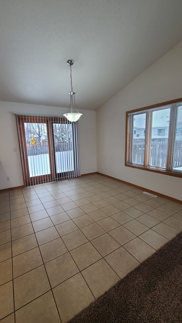 Building Photo - 5 Bedroom, 3 Bath - Triple Garage - Fenced yard Home