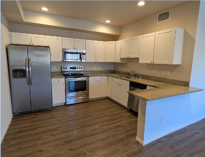 Building Photo - 875 E 78th Ave