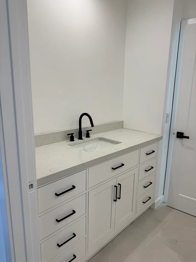 Building Photo - 2940 Sunset Hills