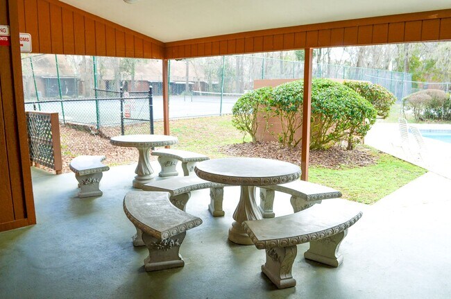 Building Photo - FIRST MONTH FREE! Rockwood Villas 3 bedroom 3 bath