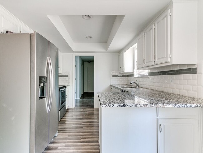 Building Photo - Beautiful 4 bedroom in South Tulsa and Union School District