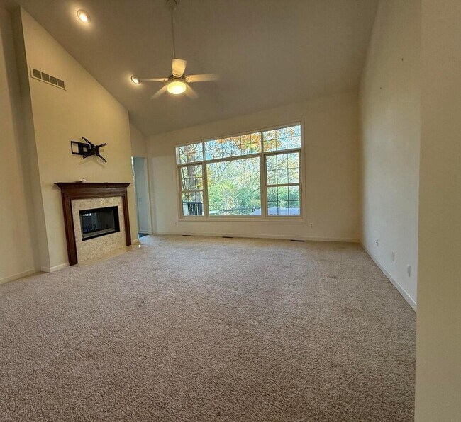 Building Photo - 18145 Shoreline Ct