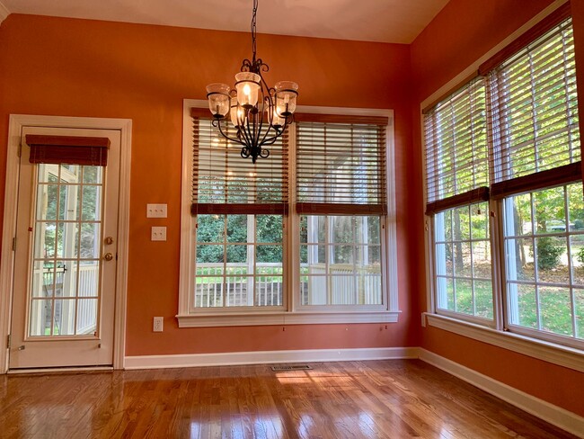 Building Photo - AMAZING Luxurious Residence, Near Educational Facilities, With Upscale Amenities!