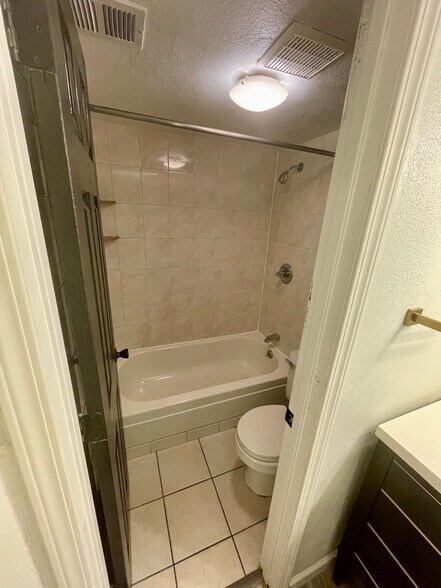 Building Photo - 7395 E Eastman Ave