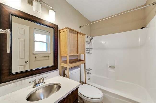 Building Photo - 1467 S Meadows Dr