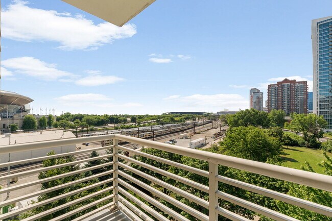 Building Photo - 1515 S Prairie Ave