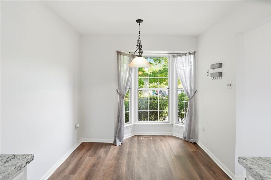 Building Photo - 1810 Bramble Brook Ln