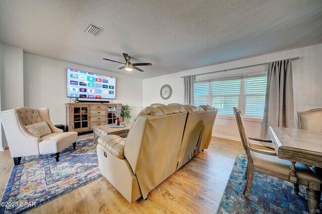 Building Photo - 2615 W 11th St