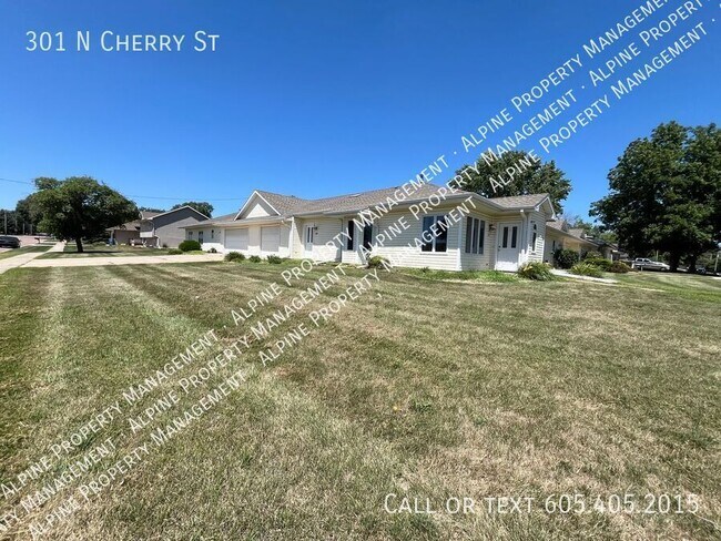 Building Photo - 301 N Cherry St