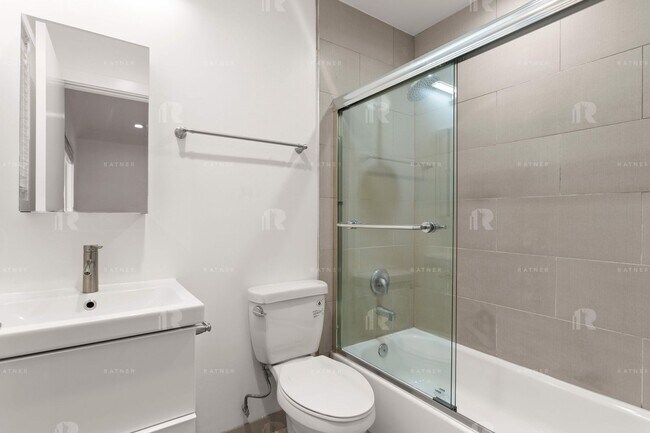 Building Photo - (Arely:B) 1209-1211 N. Beachwood Drive