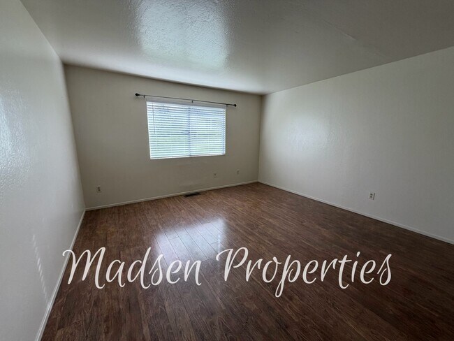 Building Photo - 784 Flag Creek Rd