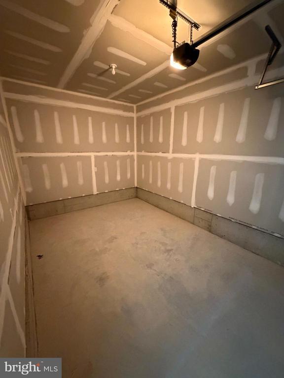 Building Photo - 38 Basswood St