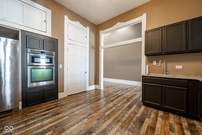 Building Photo - 12 E Washington St