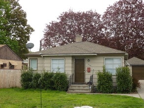 Building Photo - 3320 E Congress Ave