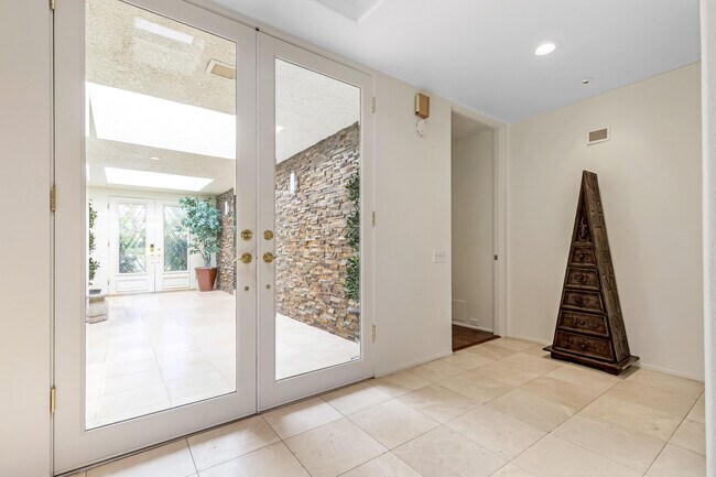 Building Photo - 6 Colgate Dr