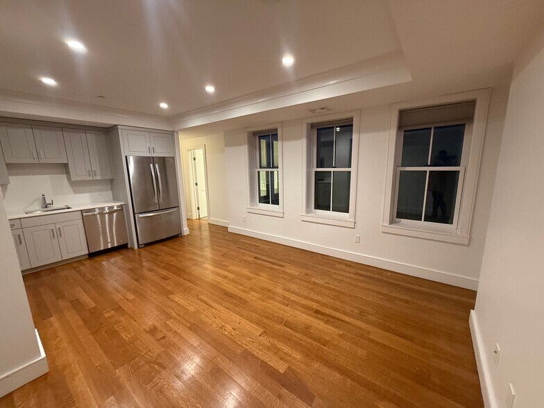 Building Photo - 11 Temple Pl