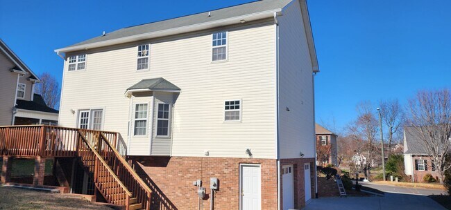 Building Photo - Nice 2 story brick home near Reagan High School