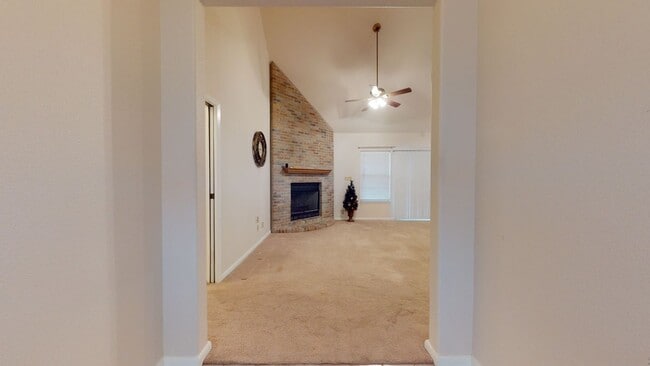 Building Photo - 1371 Nightingale